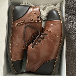 Like brand new European boys or girls boots.